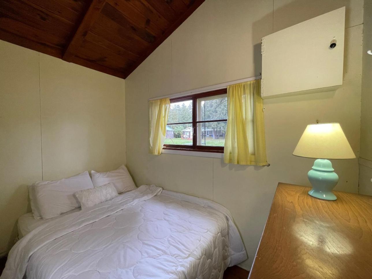 Ambleside Cottage Resort Bobcaygeon 외부 사진