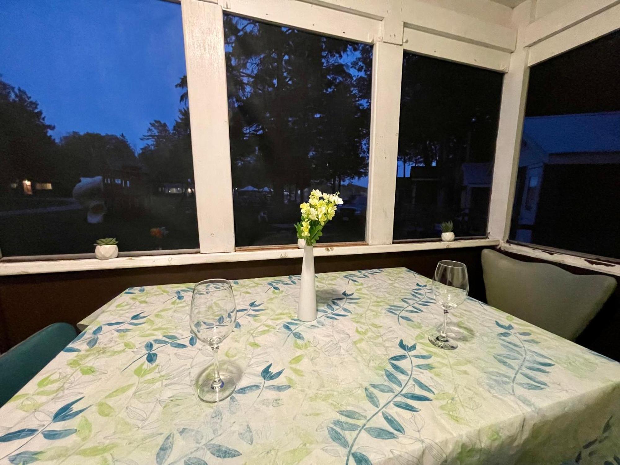 Ambleside Cottage Resort Bobcaygeon 외부 사진