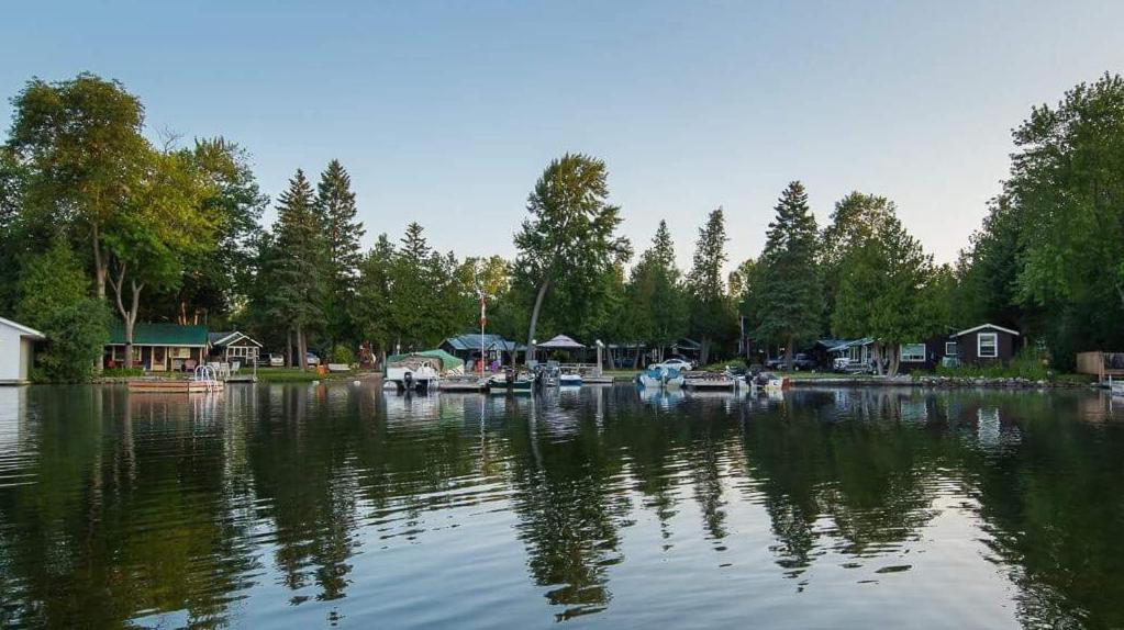 Ambleside Cottage Resort Bobcaygeon 외부 사진